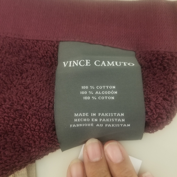 VINCE CAMUTO HAND TOWELS - Picture 2 of 3
